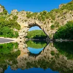 La Bastide De לינה וארוחת בוקר 3*