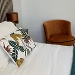 לינה וארוחת בוקר La Bastide De 3*